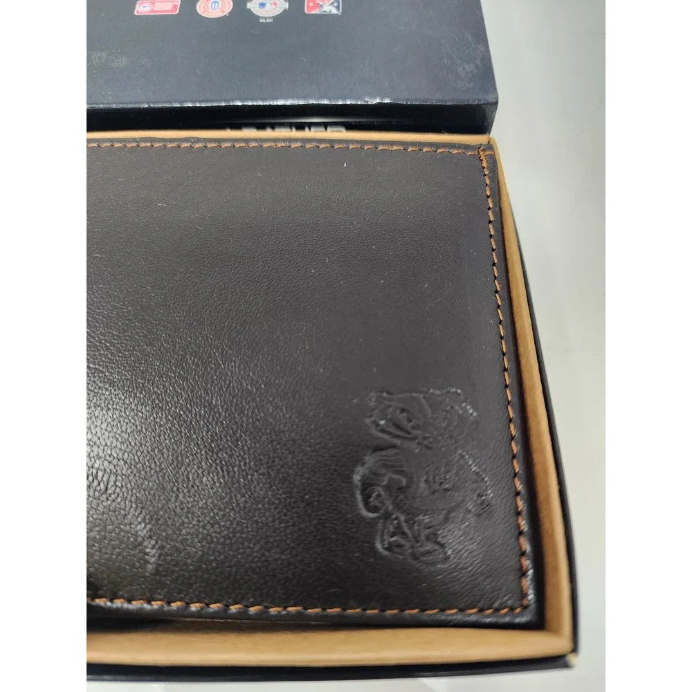 Sparo Mens Wisconsin Badgers Bifold Wallet Brown Leather Casual Size OS